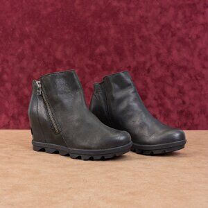 Sorel Wmn Joan Of Artic Wedge III Zip Black Leather Zip Lug Ankle Boots sz 7